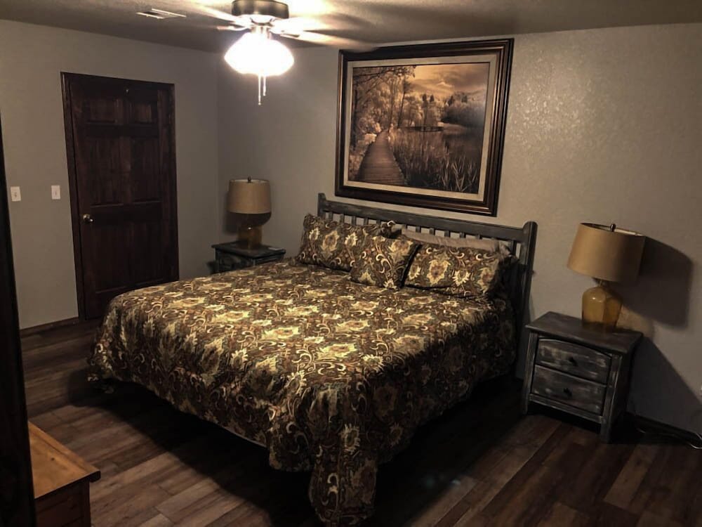 Two Bedroom, Lake View and Access, Wifi, Pet Friendly