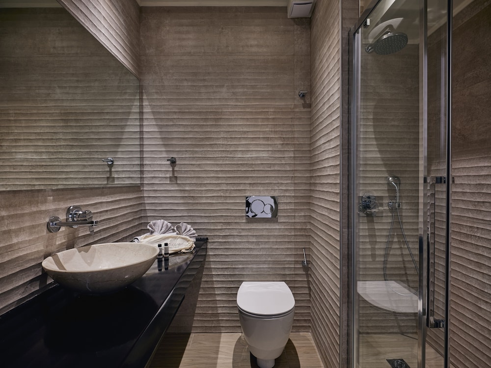 Deluxe Suite, Partial Sea View photo 2