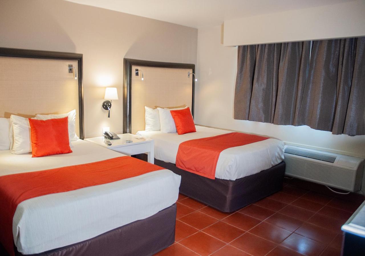 Double Room with Two Double Beds - Photo 3