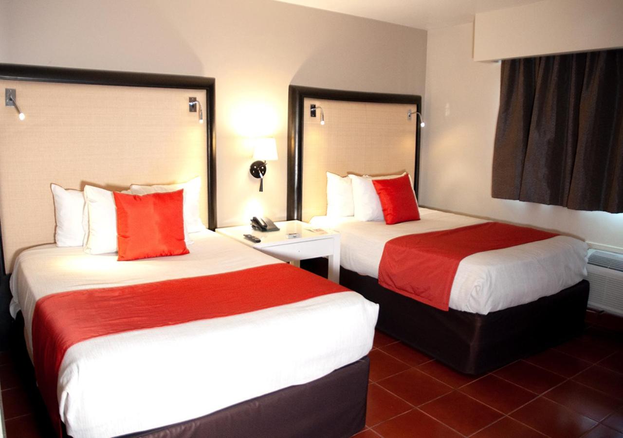 Double Room with Two Double Beds - Photo 2