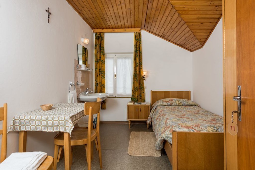 Single Room, Shared Bathroom