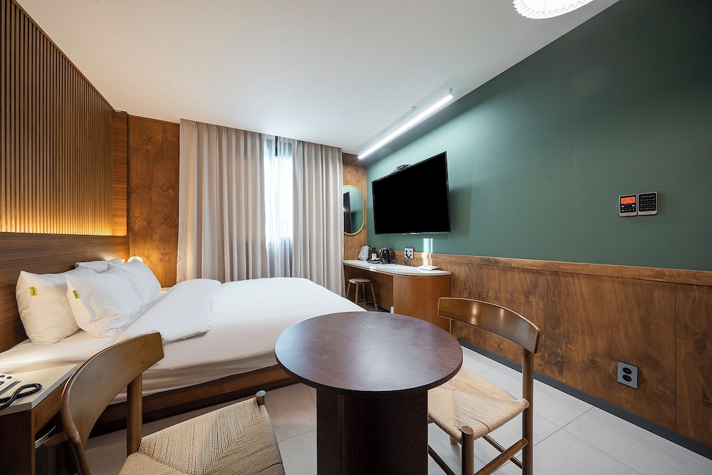 Deluxe Room - Photo 3