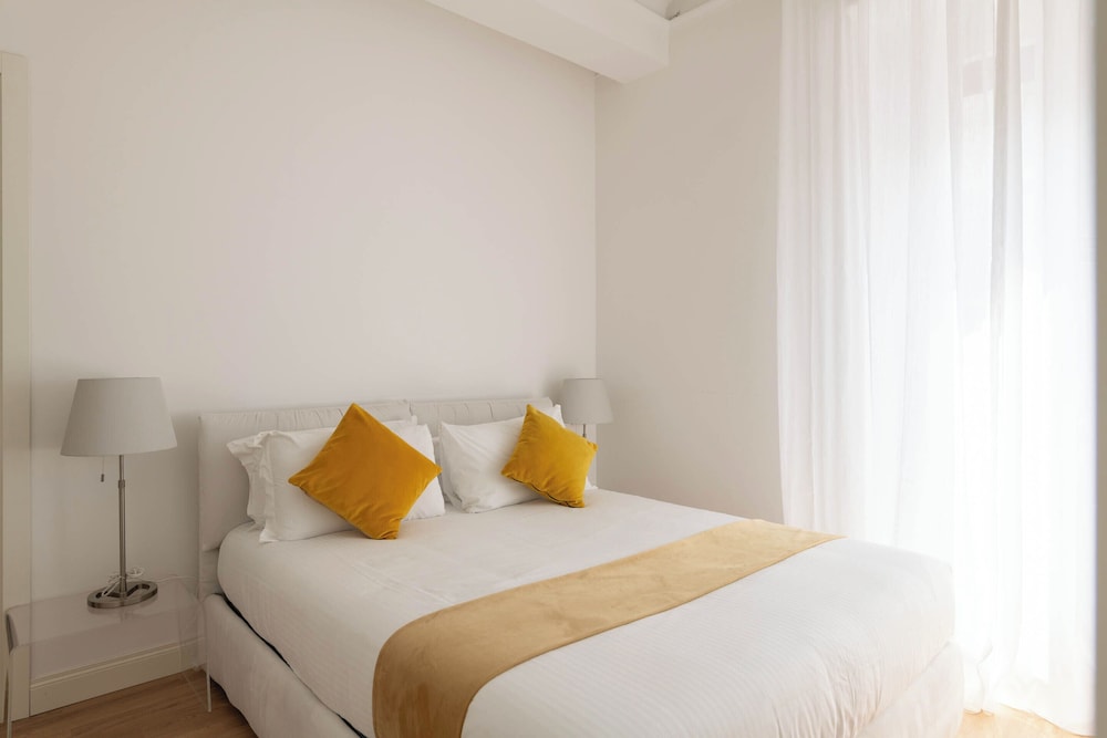 Exclusive Apartment, 2 Bedrooms, City View (Piazza San Nazaro In Brolo 15)