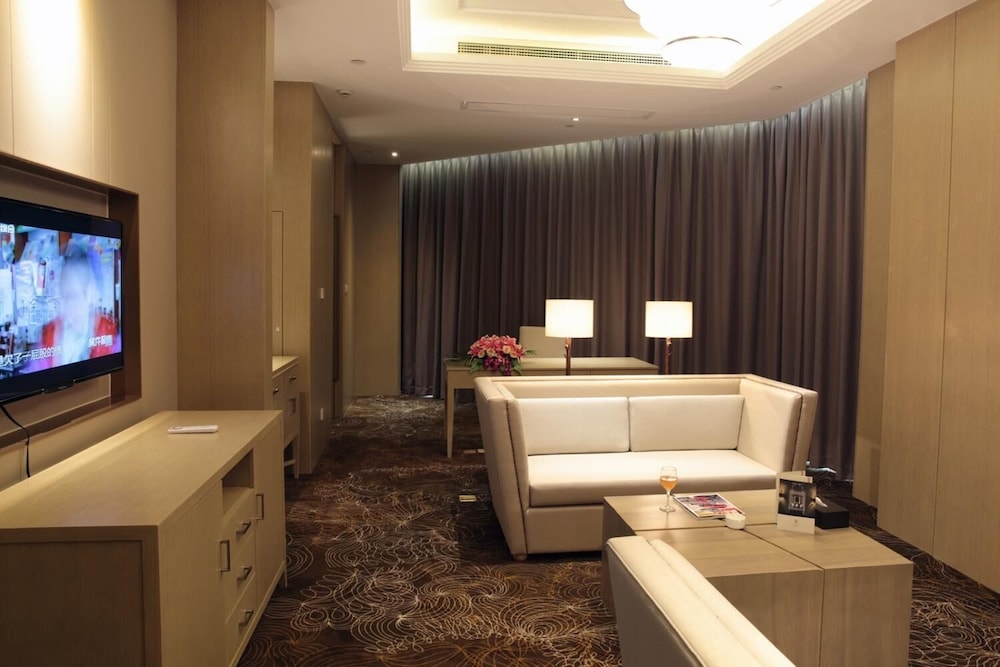 Suite (Ultra Sassy Double)