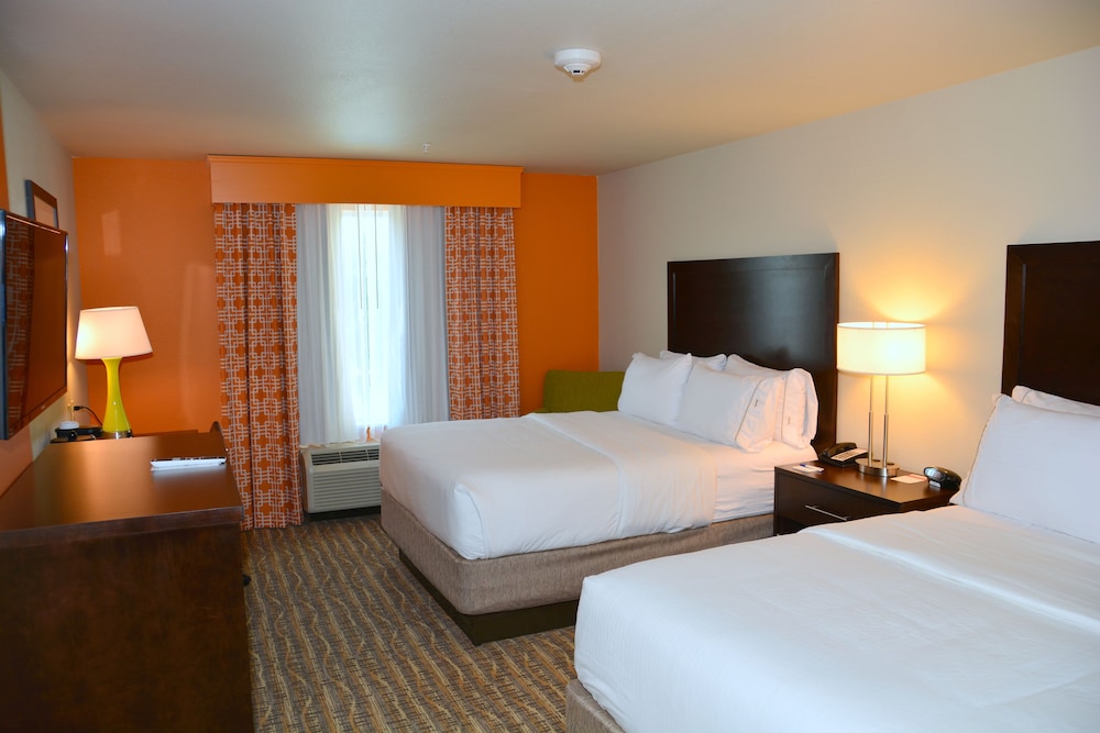 Suite, Multiple Beds (Wet Bar) photo 2