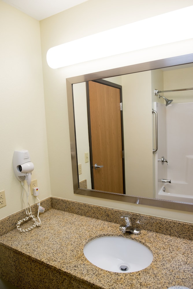 Suite, 2 Queen Beds - Photo 8