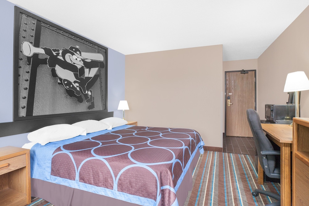 Standard Room, 1 King Bed, Smoking - Photo 3