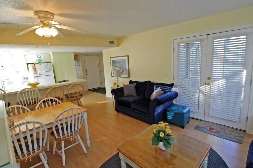 Condo, 2 Bedrooms