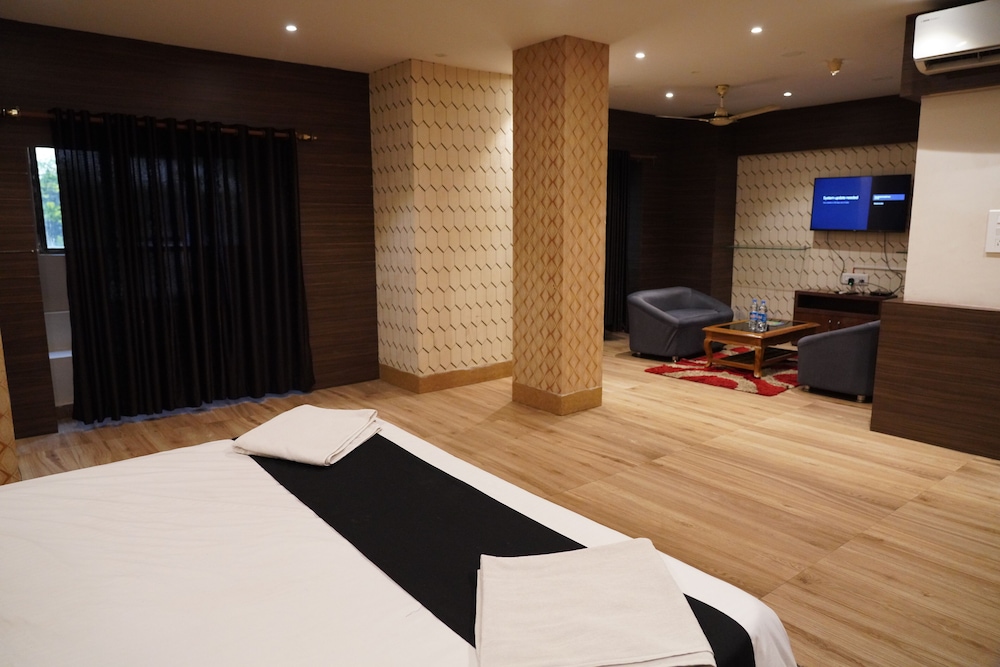 Luxury Suite, Balcony, City View