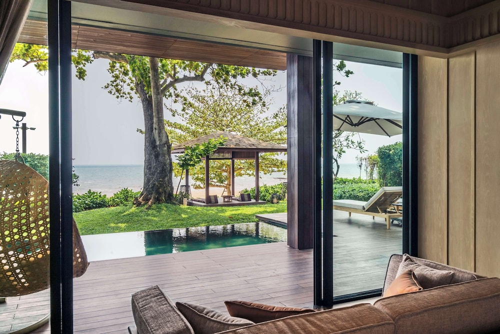 Villa, 1 King Bed, Private Pool (Beachfront) - Photo 3