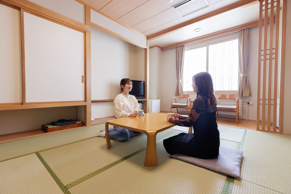 Japanese Style Room, 10 Tatami-mats (for 4 Persons)