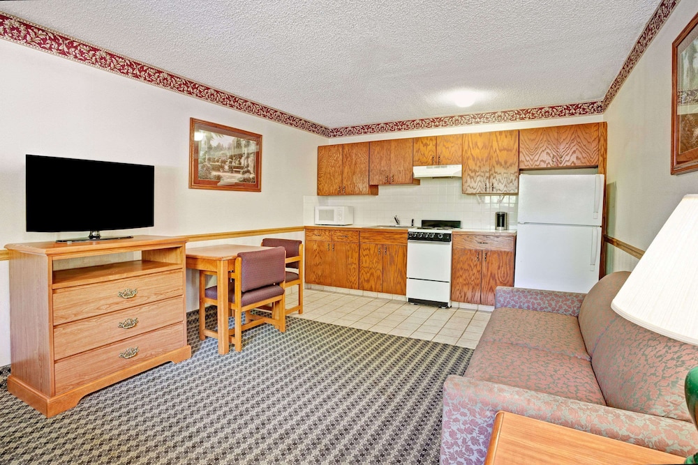 Suite, 2 Queen Beds, Non Smoking (One-Bedroom Suite) - Photo 1
