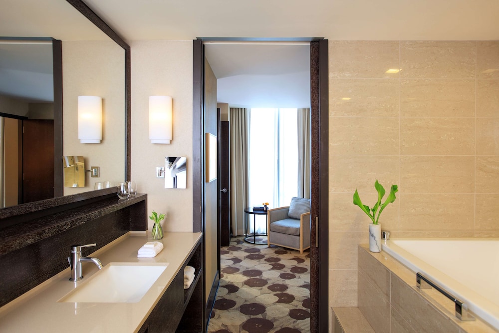 Luxury Suite, 2 Queen Beds (Spa Suite) thumbnail 5