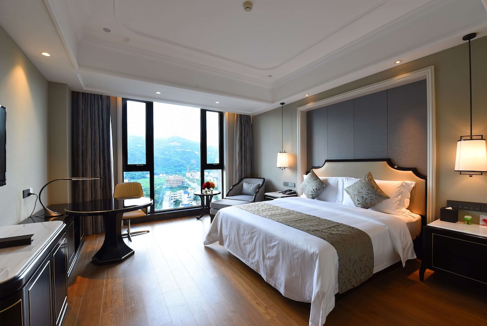 Business Room, 1 King Bed, Smoking
