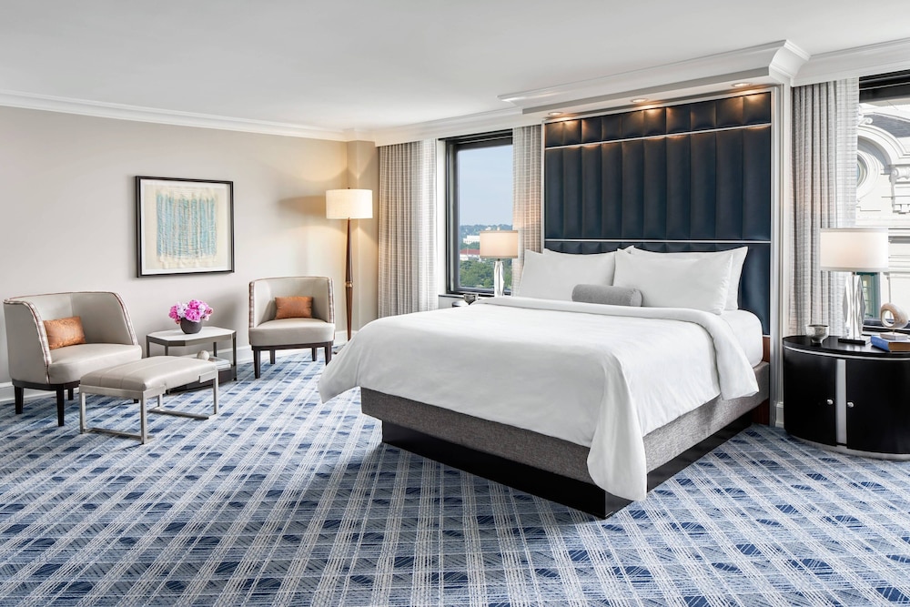 Premium Room, 1 King Bed (View) - Photo 2