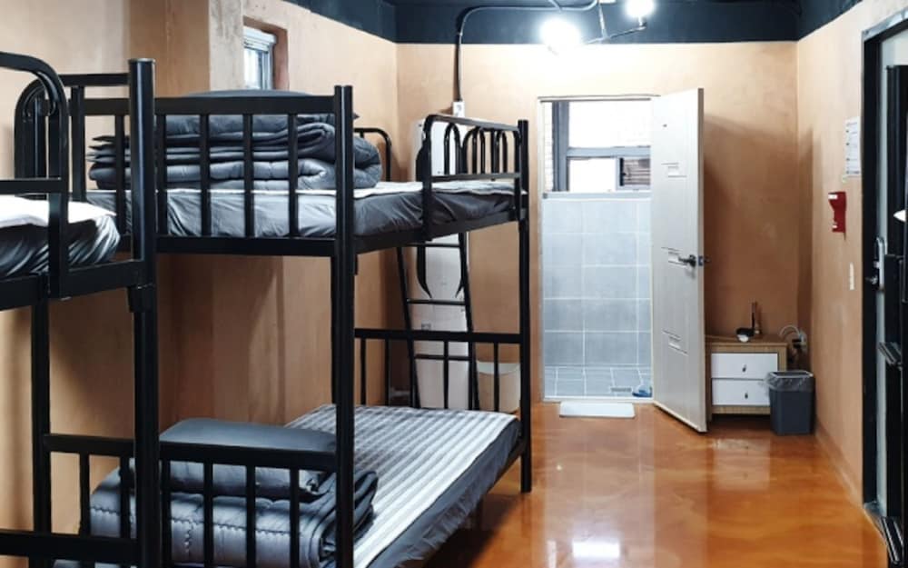 Shared Dormitory, Men Only (6 People) photo 1