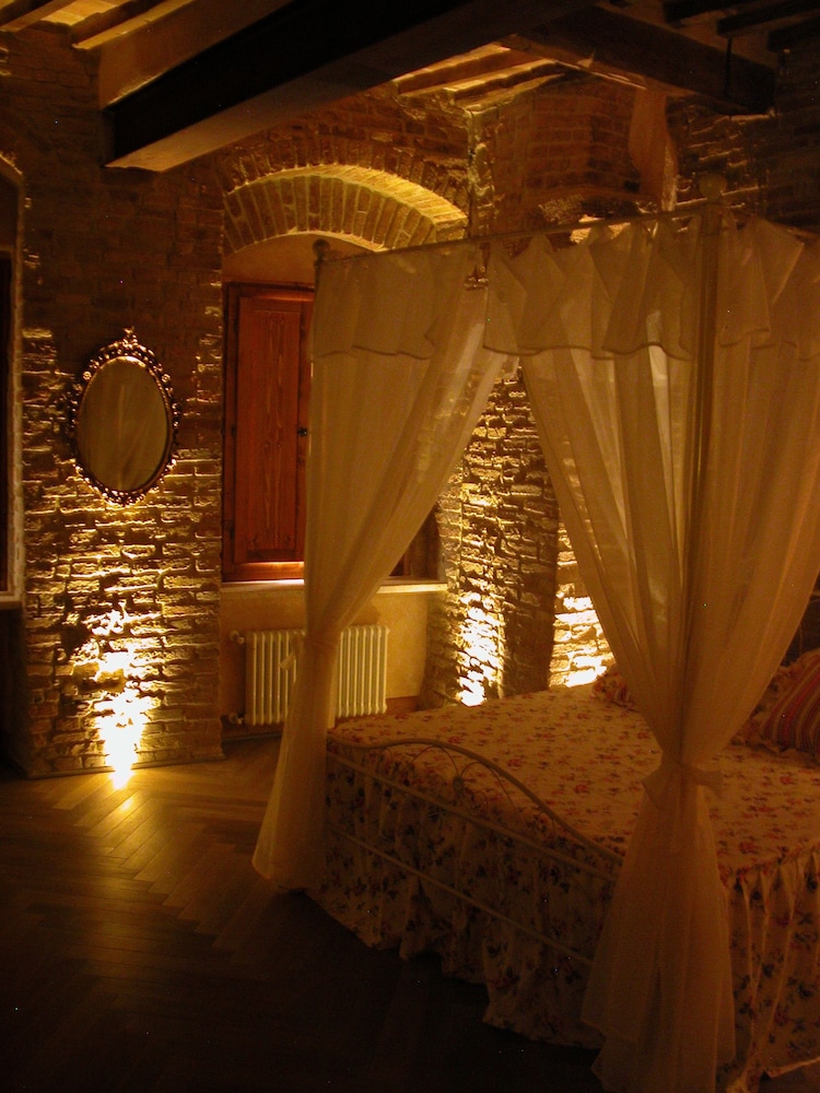Suite, View photo 1