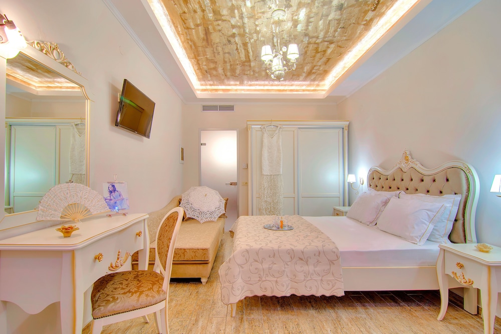Deluxe Room - Photo 22