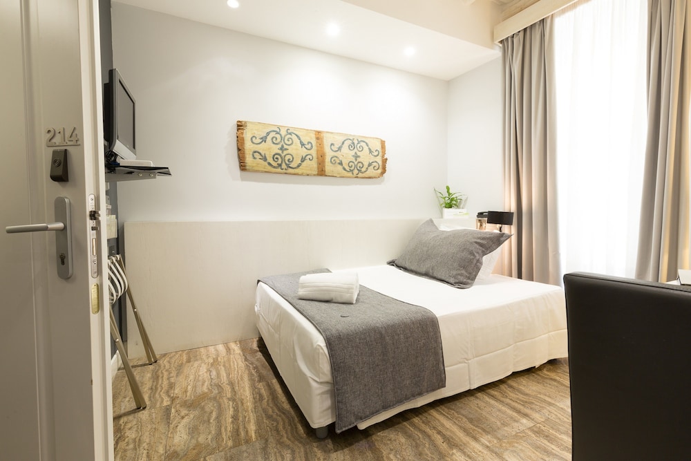 Double Room (Small with French bed)