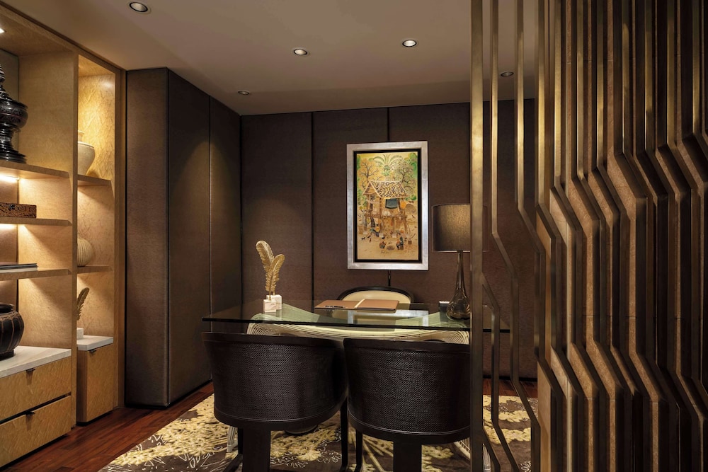 The Presidential Suite with Executive Lounge Benefit thumbnail 6