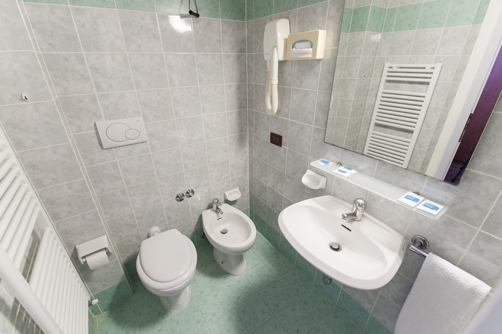 Economy Double Or Twin Room photo 2