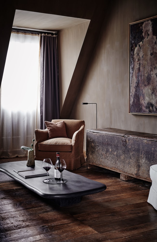 Premier Suite (Historic Chancellery) photo 3