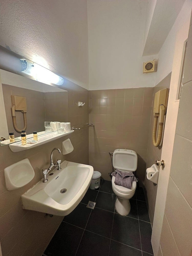 Basic Room, Multiple Beds photo 3