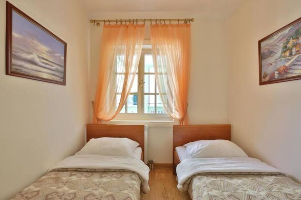 Comfort Apartment, 4 Bedrooms photo 3