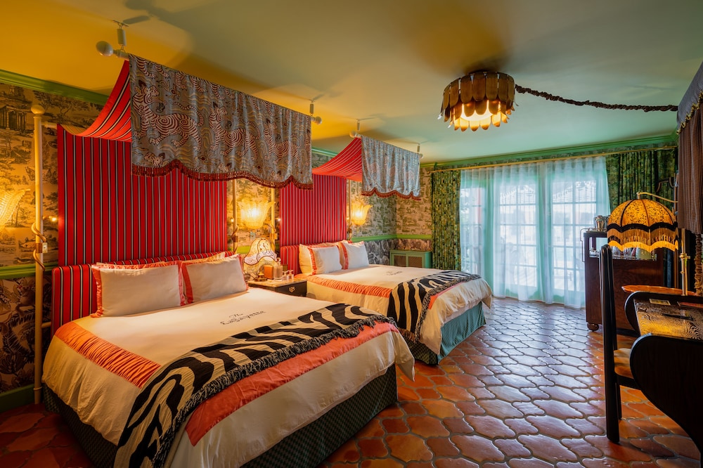 Room, 2 Queen Beds, Pool Access, Poolside