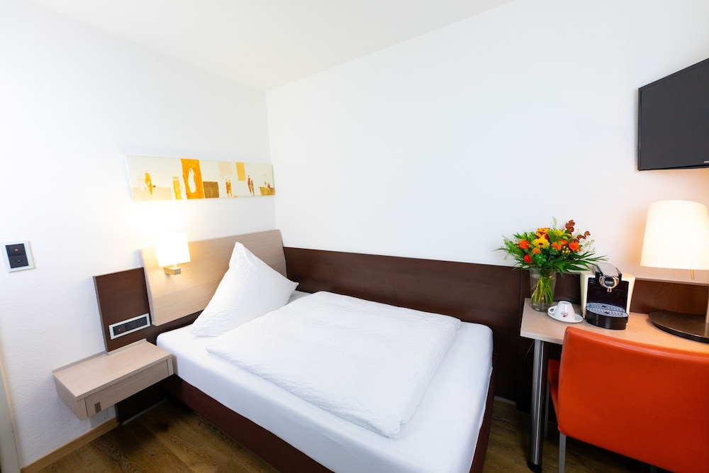 Modern Single Room with balcony photo 1