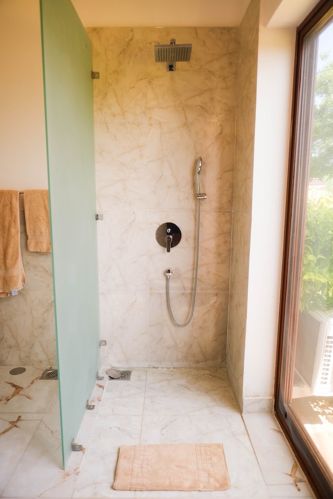 Deluxe Double Room, 1 King Bed, Sea View - Photo 4