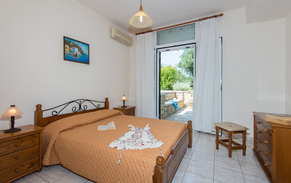 Honeymoon Villa, 1 Double Bed, Pool Access, Sea View photo 2