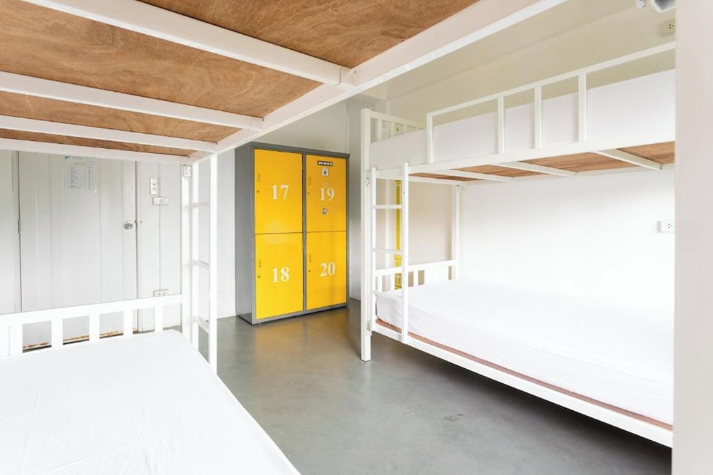 Standard Quadruple Room, Women only photo 3