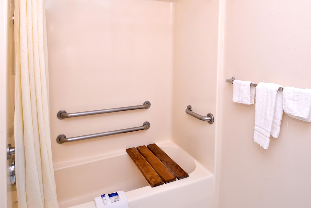 Room, 2 Double Beds, Non Smoking - Photo 6