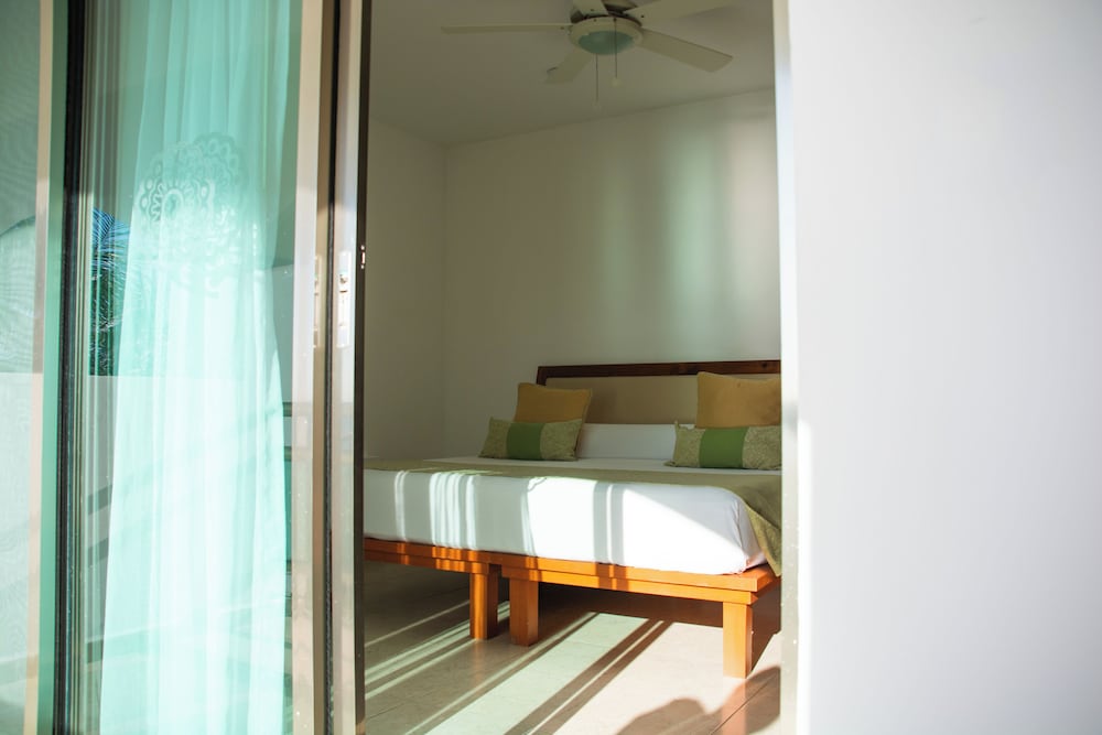 Junior Suite, 1 King Bed, Oceanfront - Photo 7