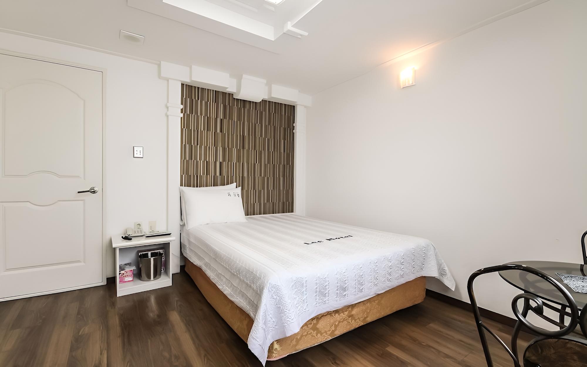 Room (First Come First Served EVENT (Standa) photo 2