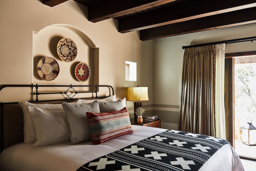 Room, 1 King Bed, Resort View - Photo 5