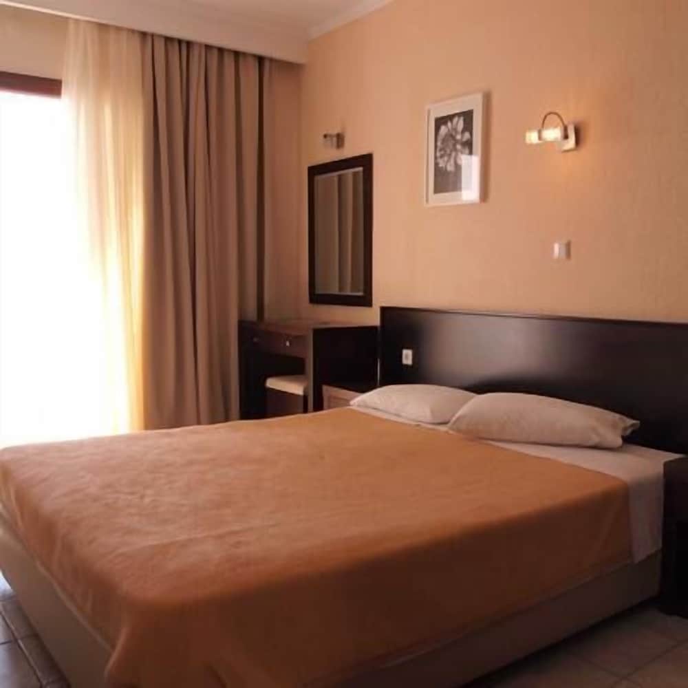Double or Twin Room, Sea View photo 3