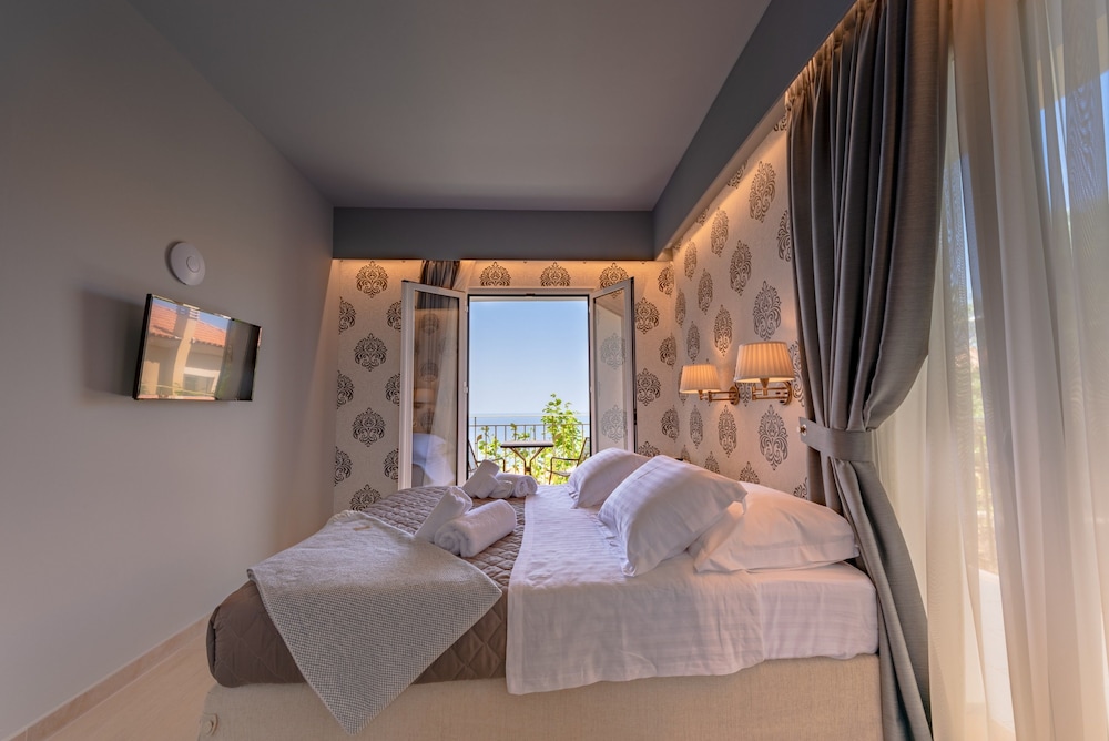 Exclusive Suite, 1 Queen Bed, Sea View photo 1