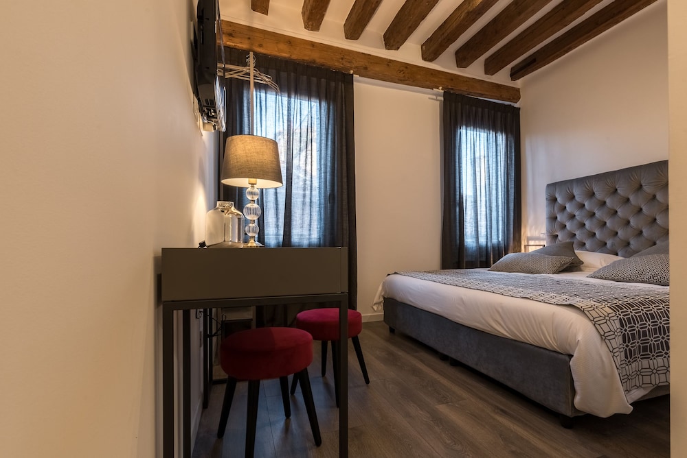 Deluxe Double Room photo 3