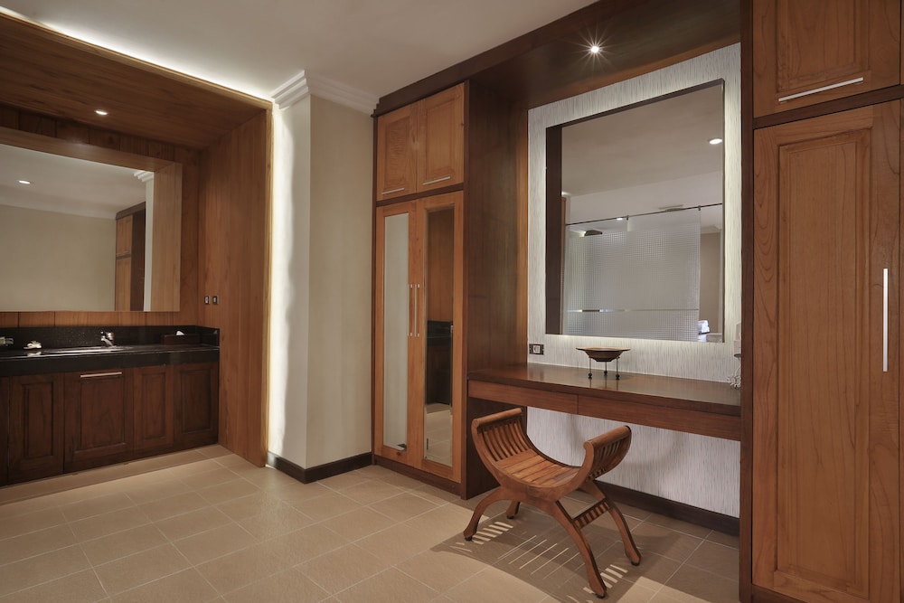 Suite, 1 King Bed, Ocean View photo 3