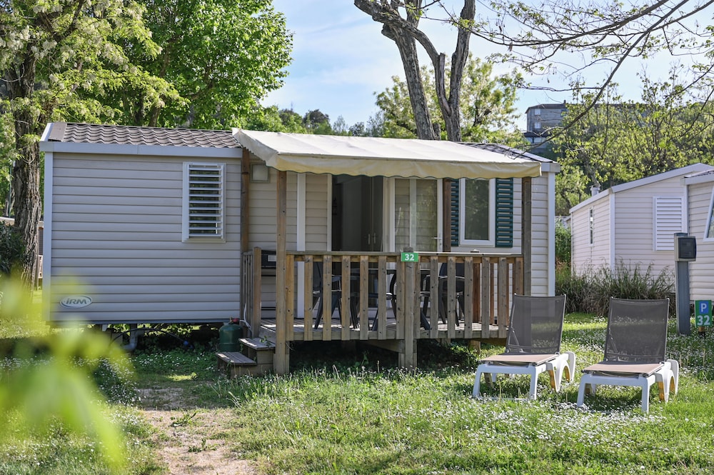 Mobile Home (Pecher)