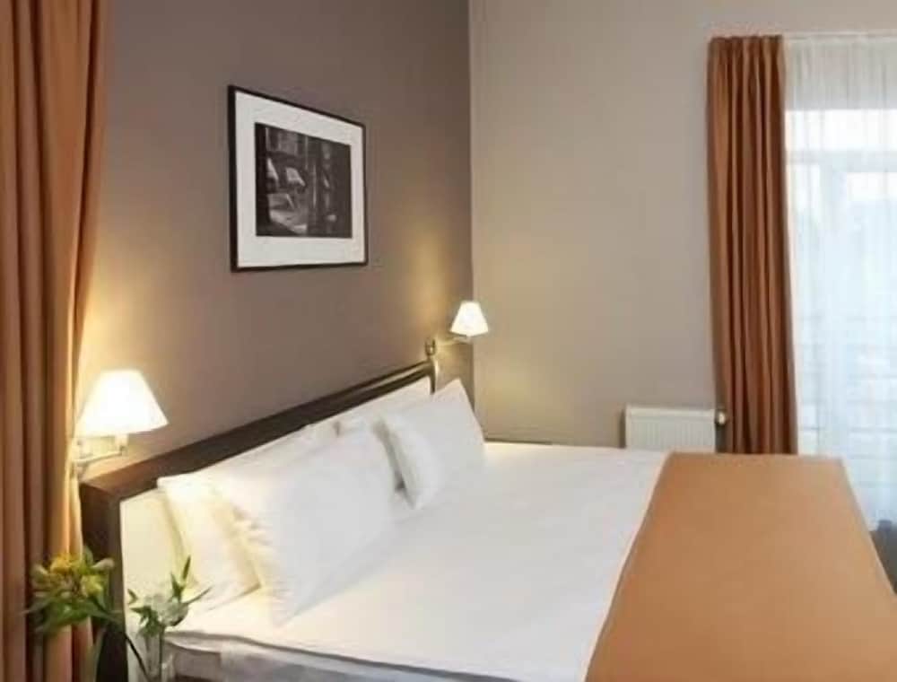 Standard Room, 1 King Bed - Photo 4