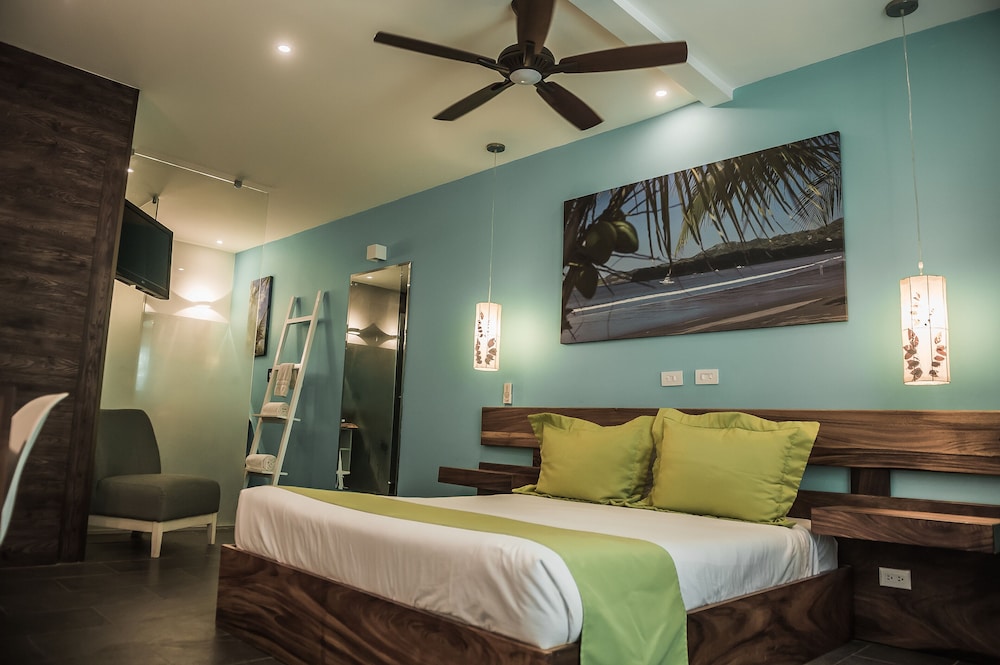Standard Room, 1 Queen Bed