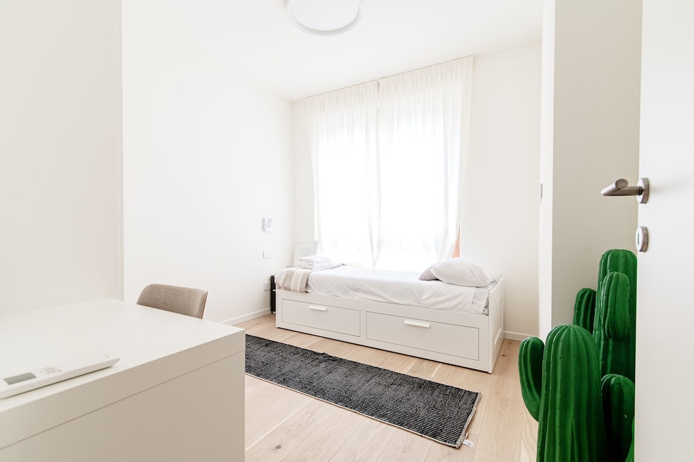 Apartment, Lake View
