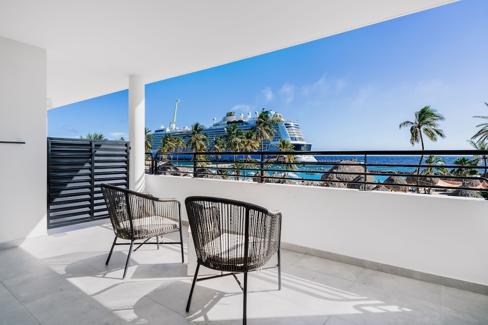 Room, Multiple Beds, Ocean View thumbnail 5