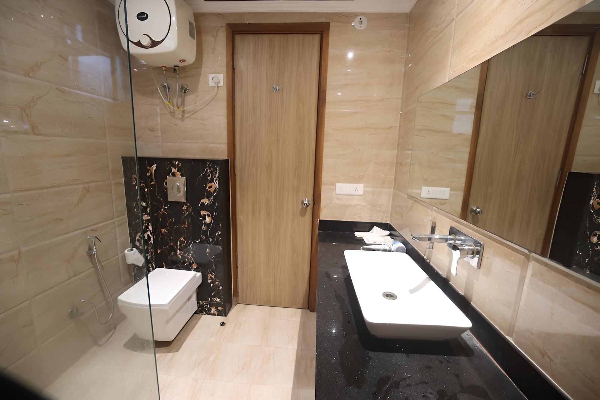 Executive Room - Photo 11