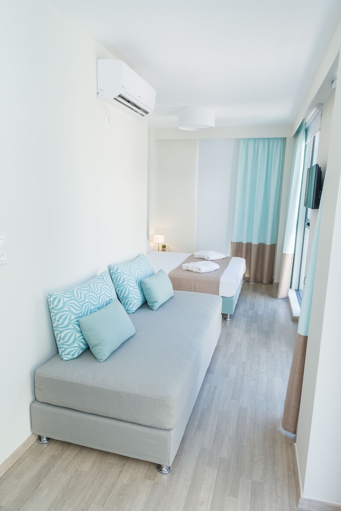 Deluxe Queen Suite, City View photo 3
