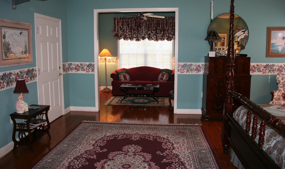 Premier Studio Suite, 1 Bedroom, Lake View Not Pet Friendly (Abaco) photo 2