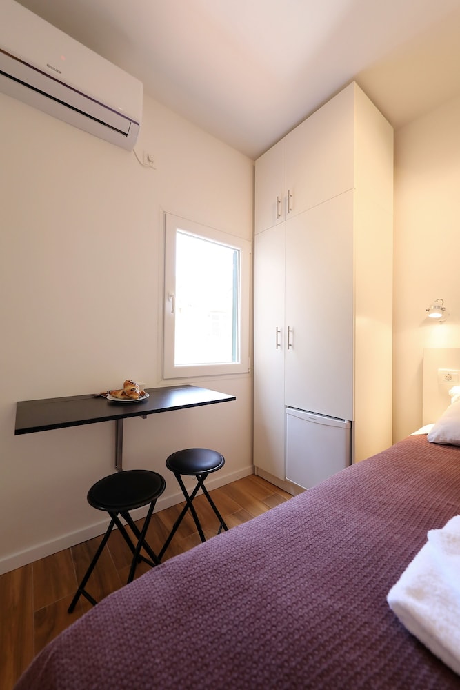 City Room photo 3